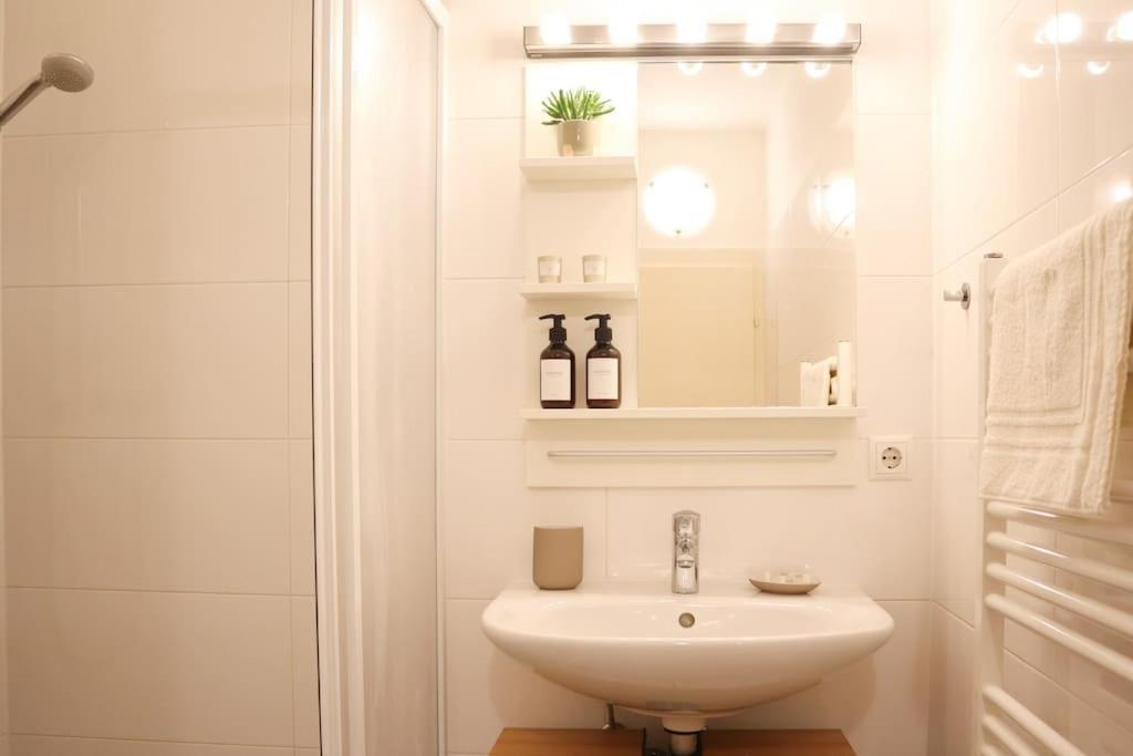 Charming, Modern & Spacious * Wiedeń